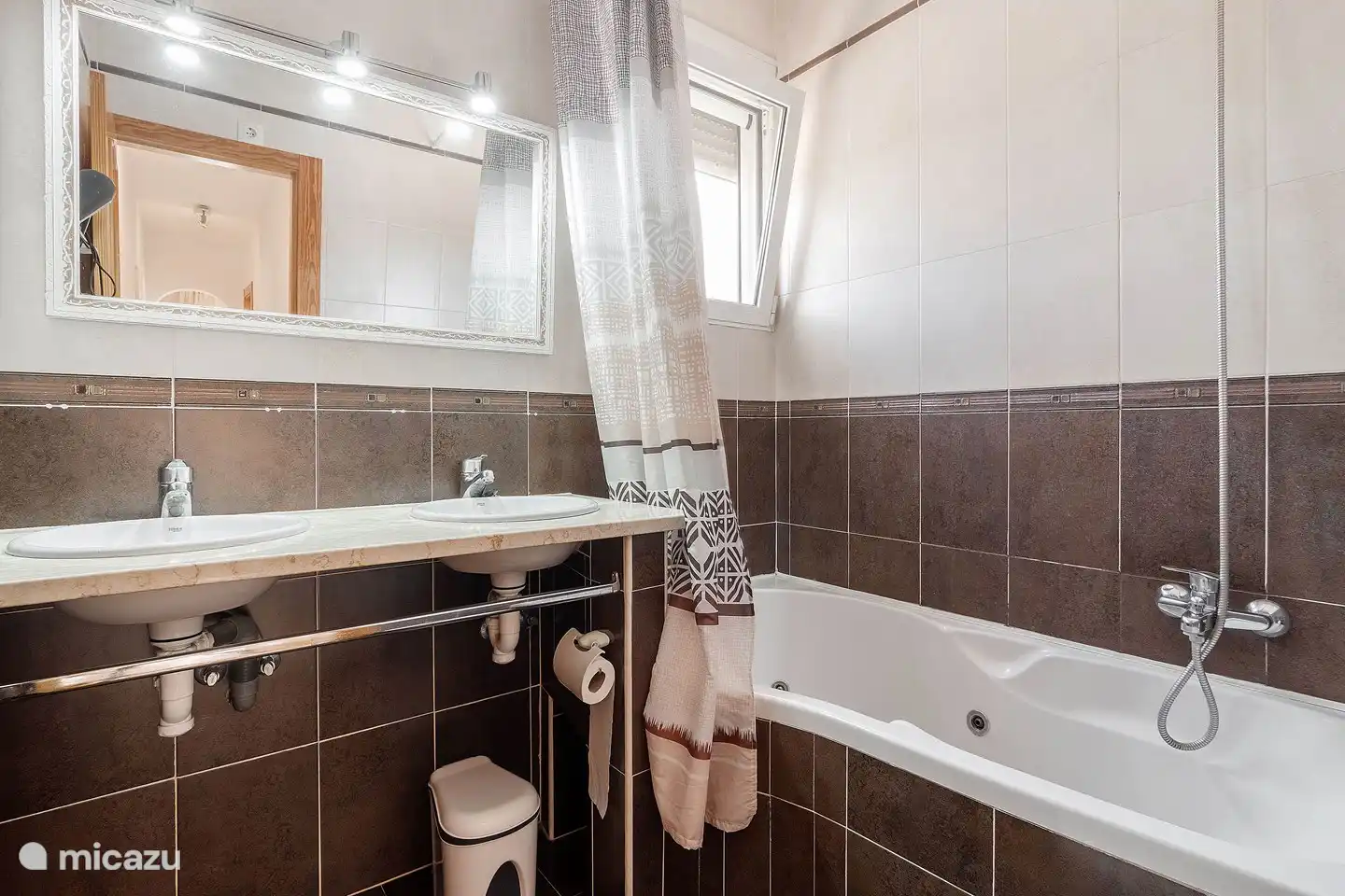 Bathroom of bedroom 1
equipped with bath, toilet and double sink