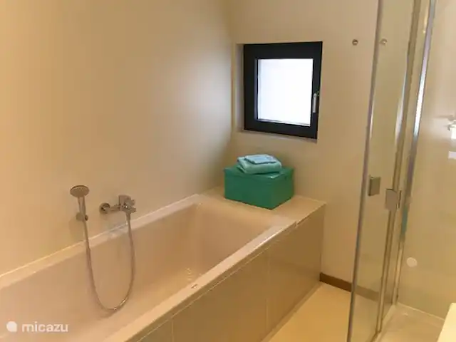 Relais de l'Eifel | Allemagne, Eifel, Simmerath - villa Chambre des maîtres salle de bain attenante avec baignoire et douche