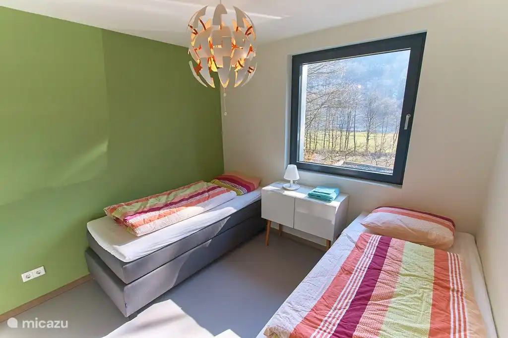 Chambre 1 au rez-de-chaussée avec deux lits simples