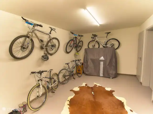 Relais de l'Eifel | Allemagne, Eifel, Simmerath - villa Garage pour le stockage de vos (e-)vélos. Table de ping pong.