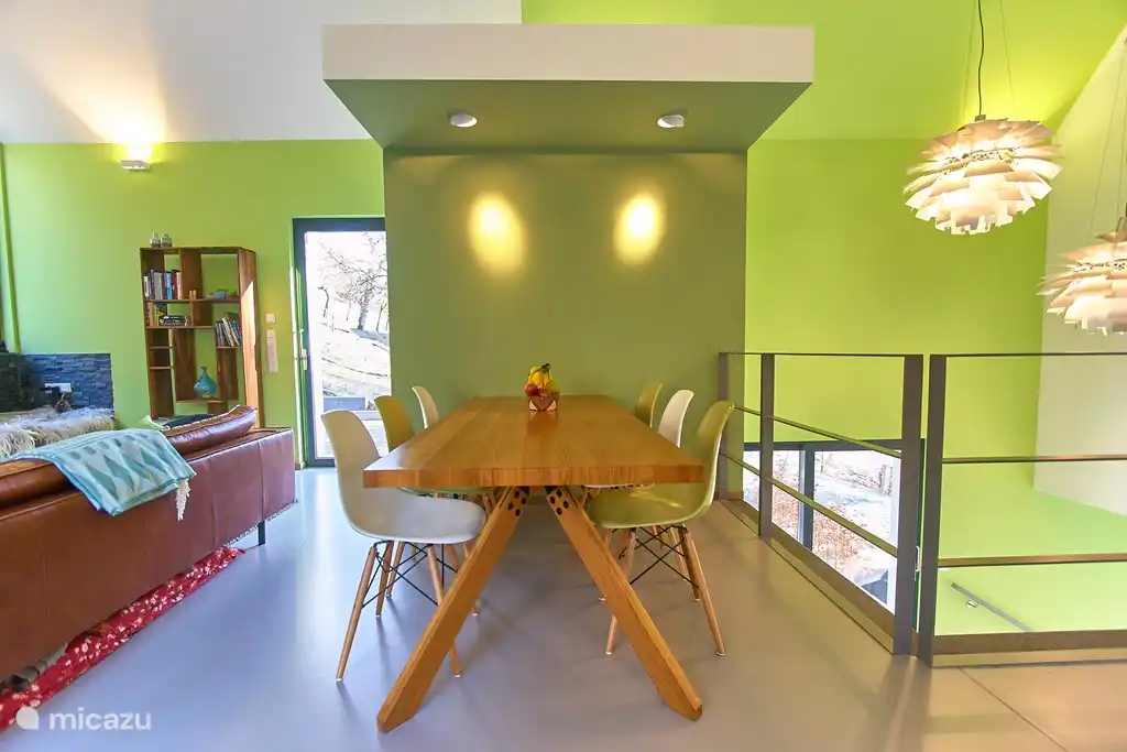 Table à manger avec possibilité d'allonger jusqu'à 8 places