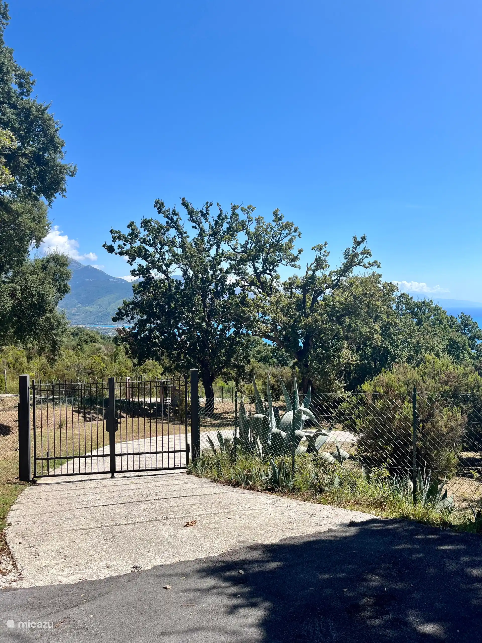 Nuestra puerta de entrada en la parte superior de la carretera. 
