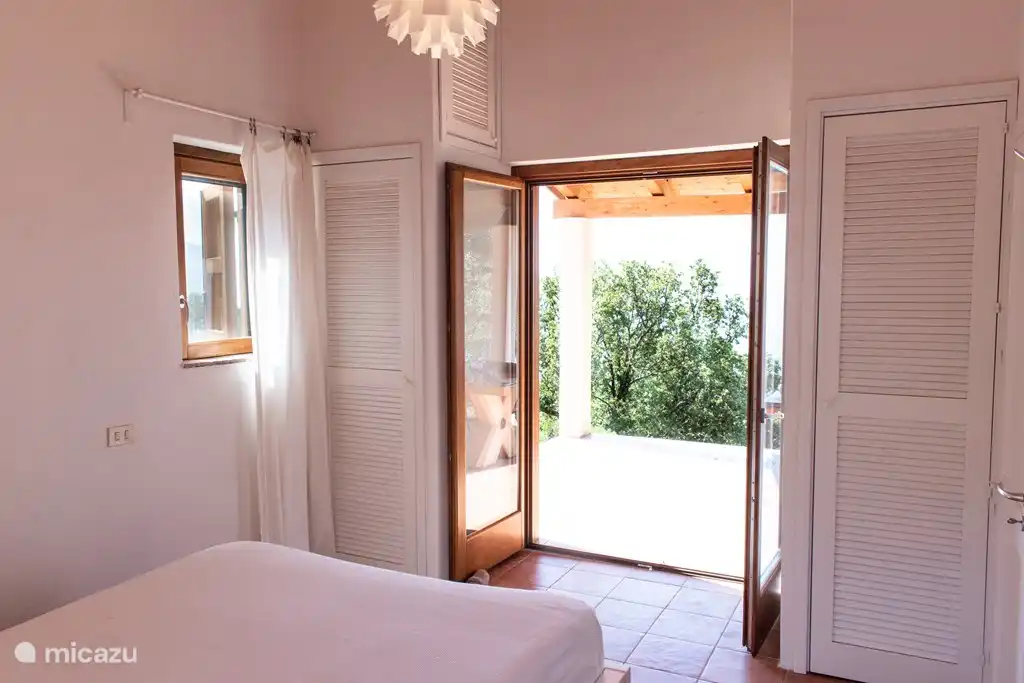 Dormitorio planta baja, con vista al mar