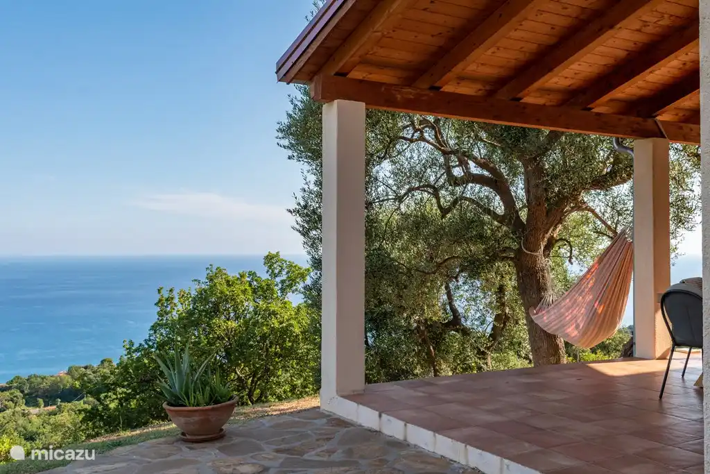 Terraza desde el lado este, vista al mar