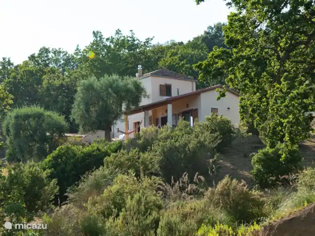 Verricchi Pantano | Italie, Campanie, Ispani - maison de vacances Maison vue d'en bas ; Terrain privé