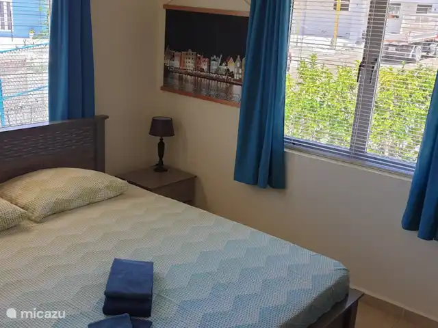 Figlie Amano *Complexe Sécurisé* | Curaçao, Banda Abou (ouest), Fontein - villa Chambre avec un beau lit double. Luxaflex et rideaux pour les fenêtres. Armoire spacieuse. Climatisation.