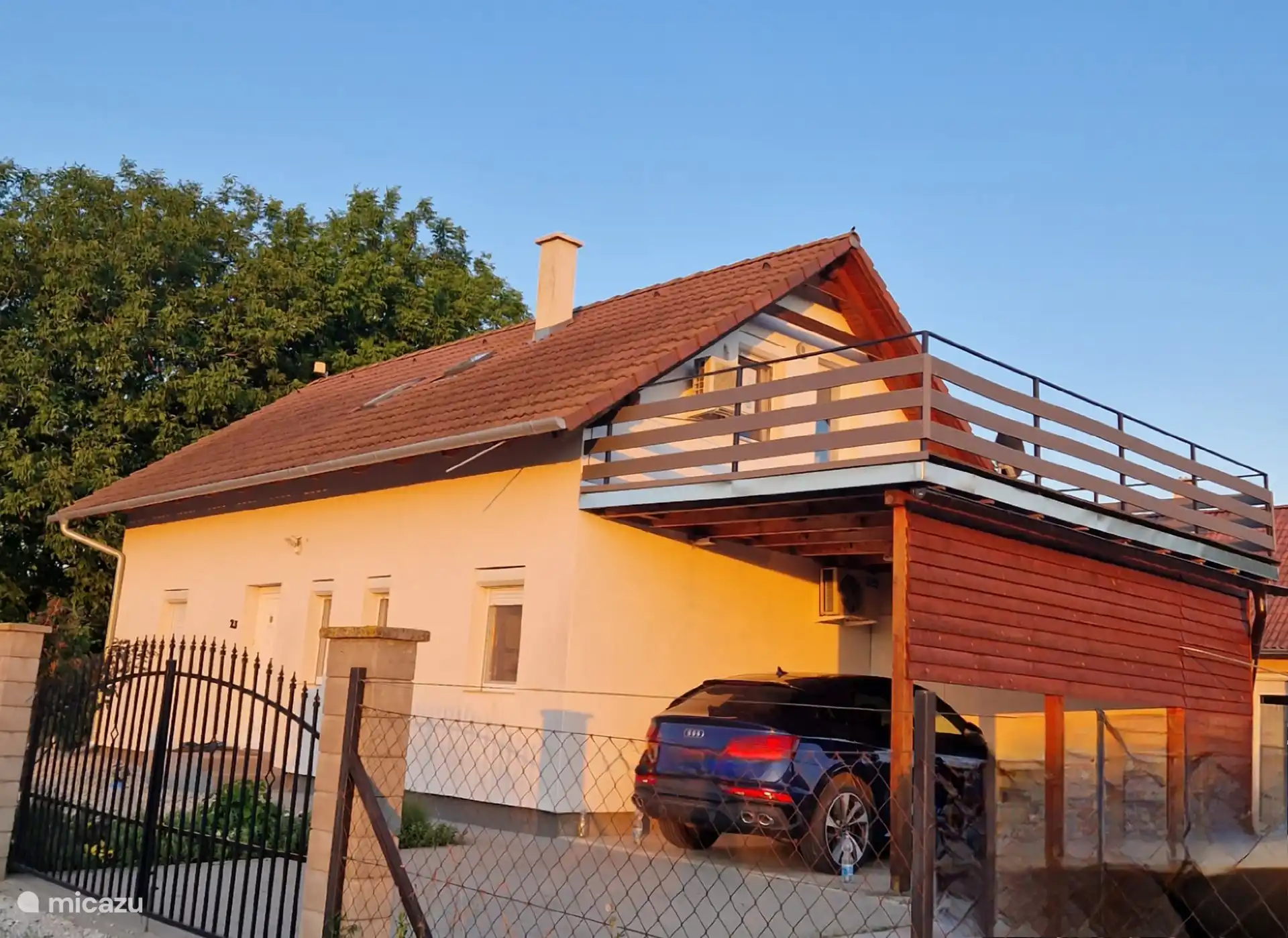 Lateral Villa Hollandia en el lado de la terraza de la azotea.