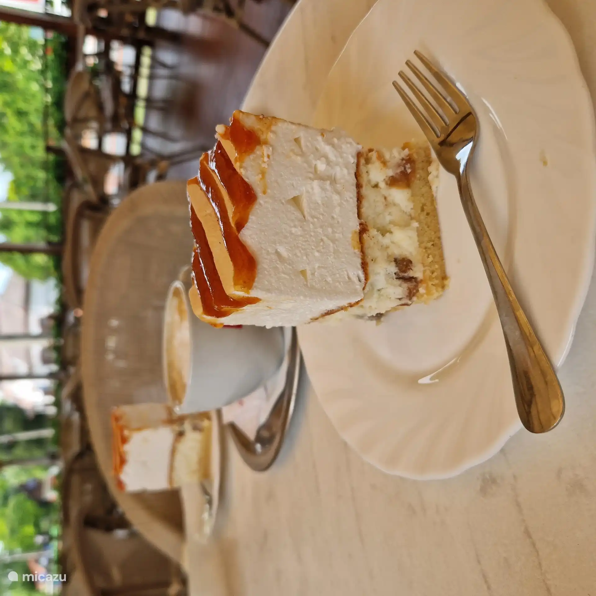 Tiene un montón de deliciosos pasteles y café en las inmediaciones en heladerías / cafeterías / salones de té.