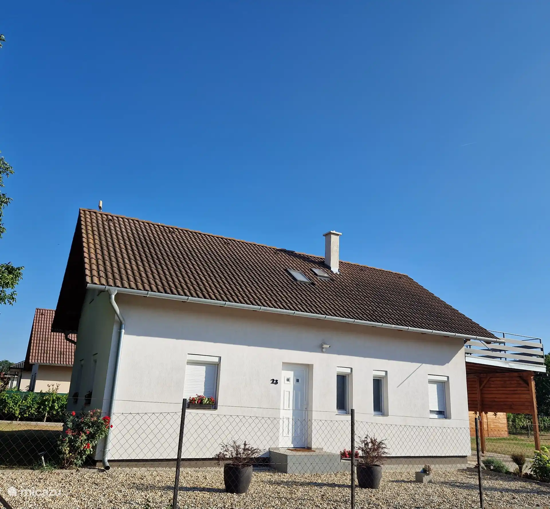 La casa vista de frente. 