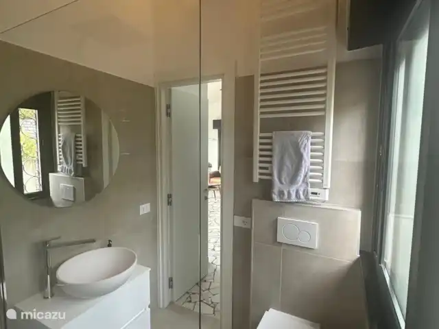 Casa Manuela | Italie, Lad Majeur, Porto Valtravaglia - maison de vacances salle de bain au rez-de-chaussée avec douche, WC et lavabo