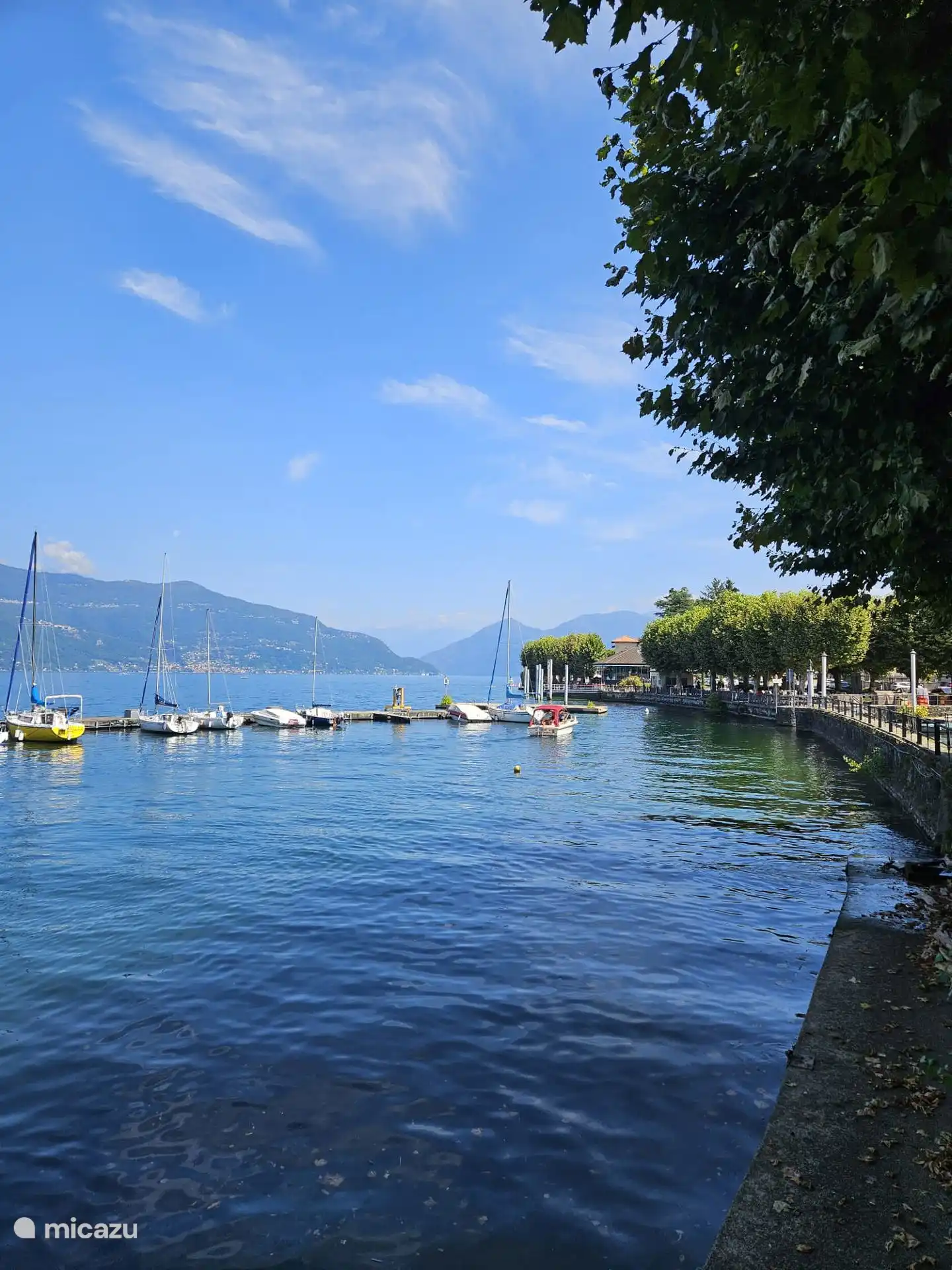 Hafen von Porto Valtravaglia