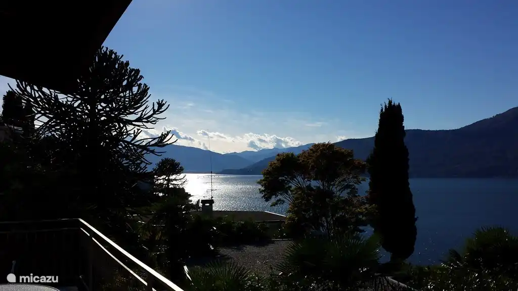 Blick vom Haus auf der Südseite des Sees