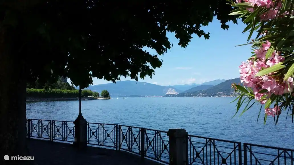 Porto Valtravaglia an der Anlegestelle des Fährdienstes