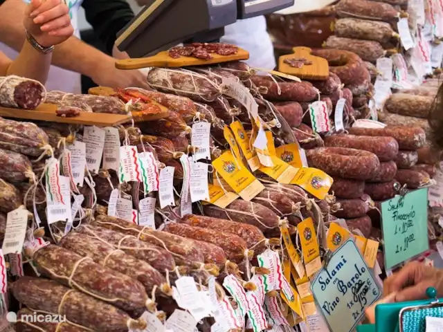 Casa Manuela | Italie, Lad Majeur, Porto Valtravaglia - maison de vacances Au grand marché hebdomadaire de Luino, il y a beaucoup de friandises à vendre.