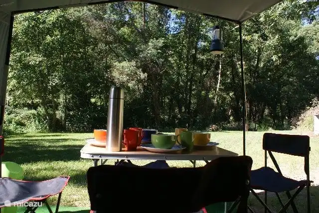 Uitzicht op één van de besloten plaatsen.