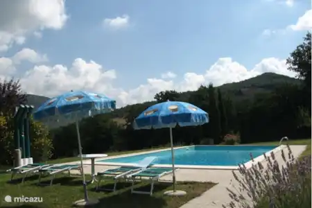 Vakantiehuis Italië, Marche, Acqualagna boerderij Vakantiehuis Ca Maggio Nuovo pool
