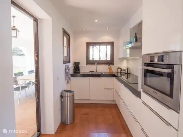 villa huren in Spanje, Costa Brava, Begur – Villa Ella - Begur Keuken met ontbijtterras.