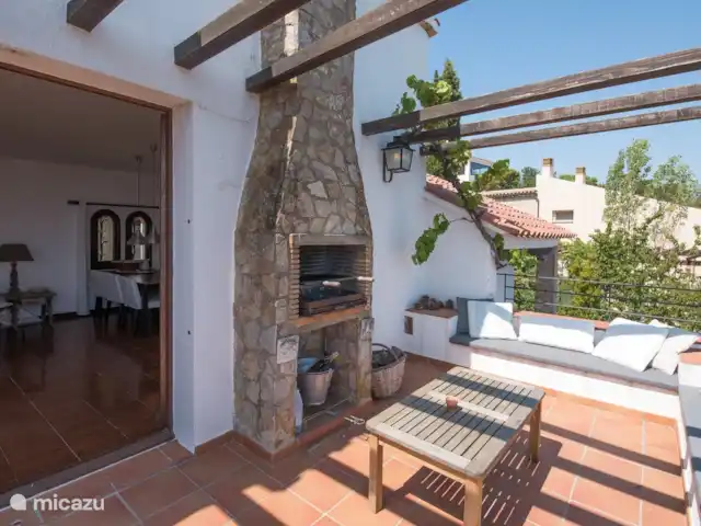 villa huren in Spanje, Costa Brava, Begur – Villa Ella - Begur Terras en woonkamer