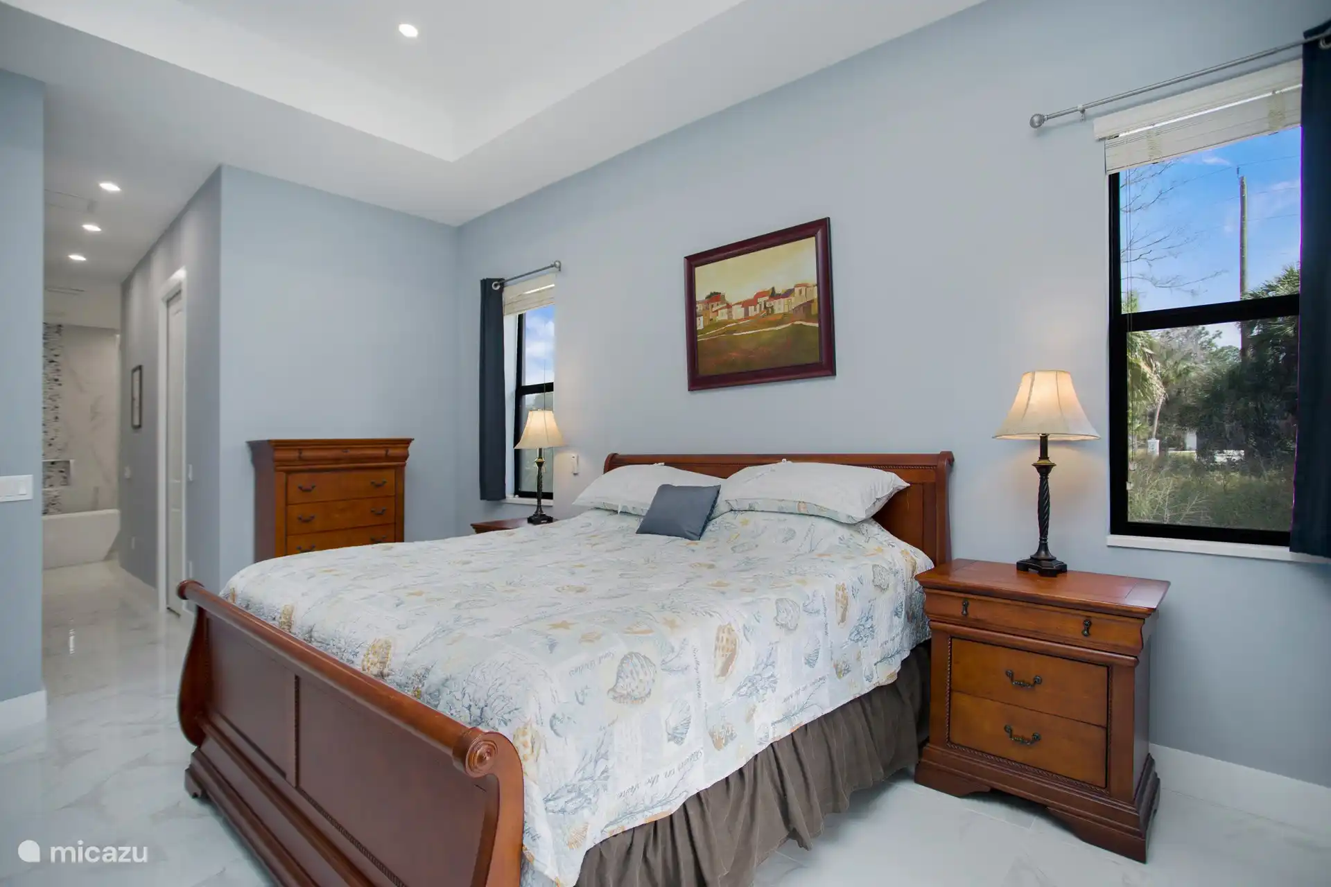 Schlafzimmer mit Bad en Suite, 2 großen begehbaren Kleiderschränken und separater Toilette