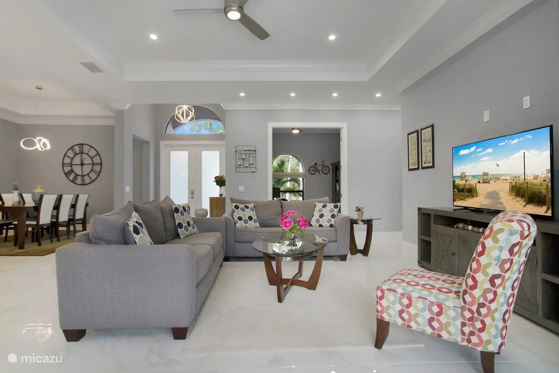 Wohnzimmer neben dem Arbeitszimmer