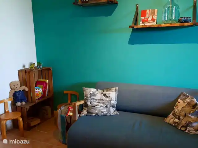 A Casa Cingoli Noce | Italie, Marche, Cingoli - appartement Coin salon avec jouets dans l'appartement