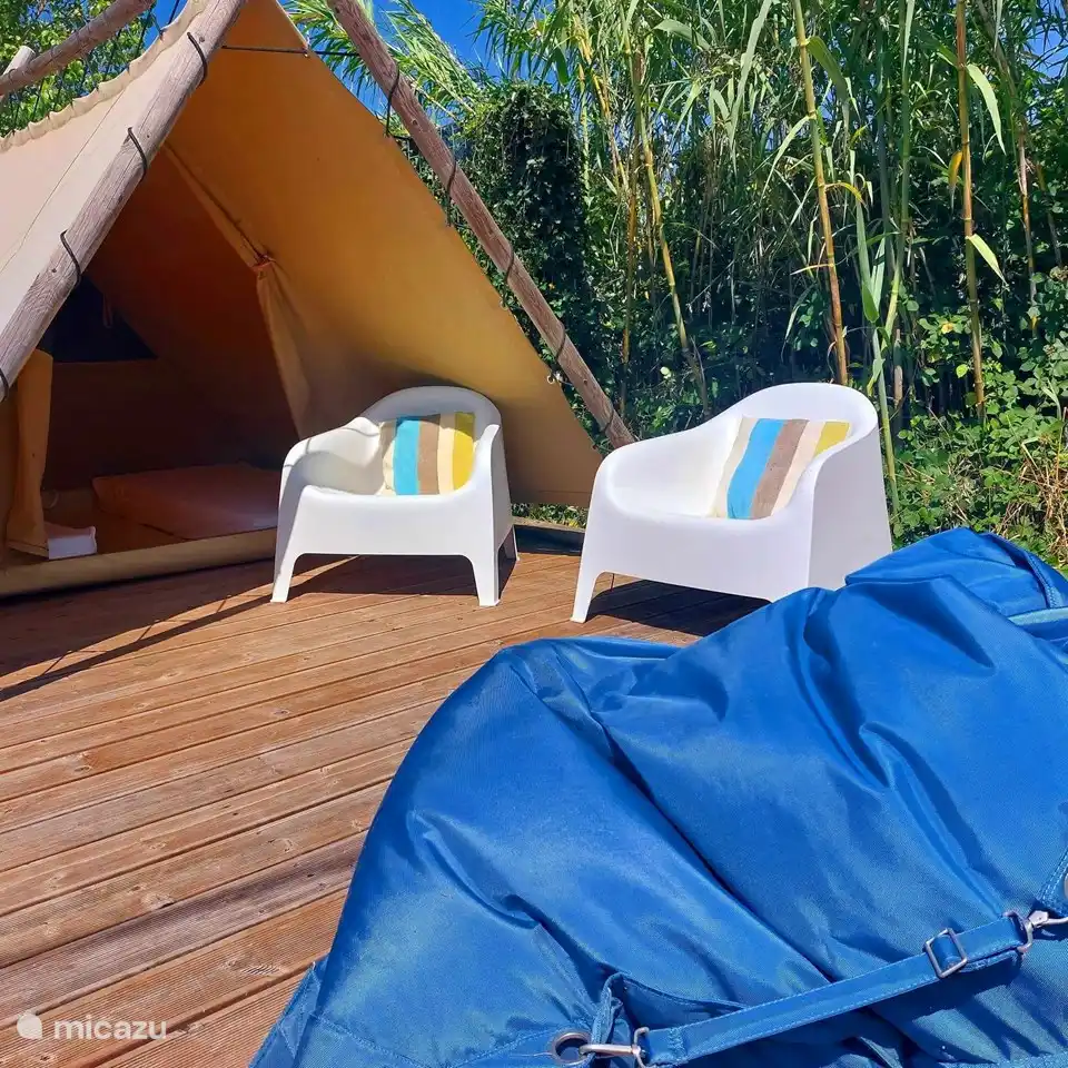 Glamping-Zelt mit Sitzecke