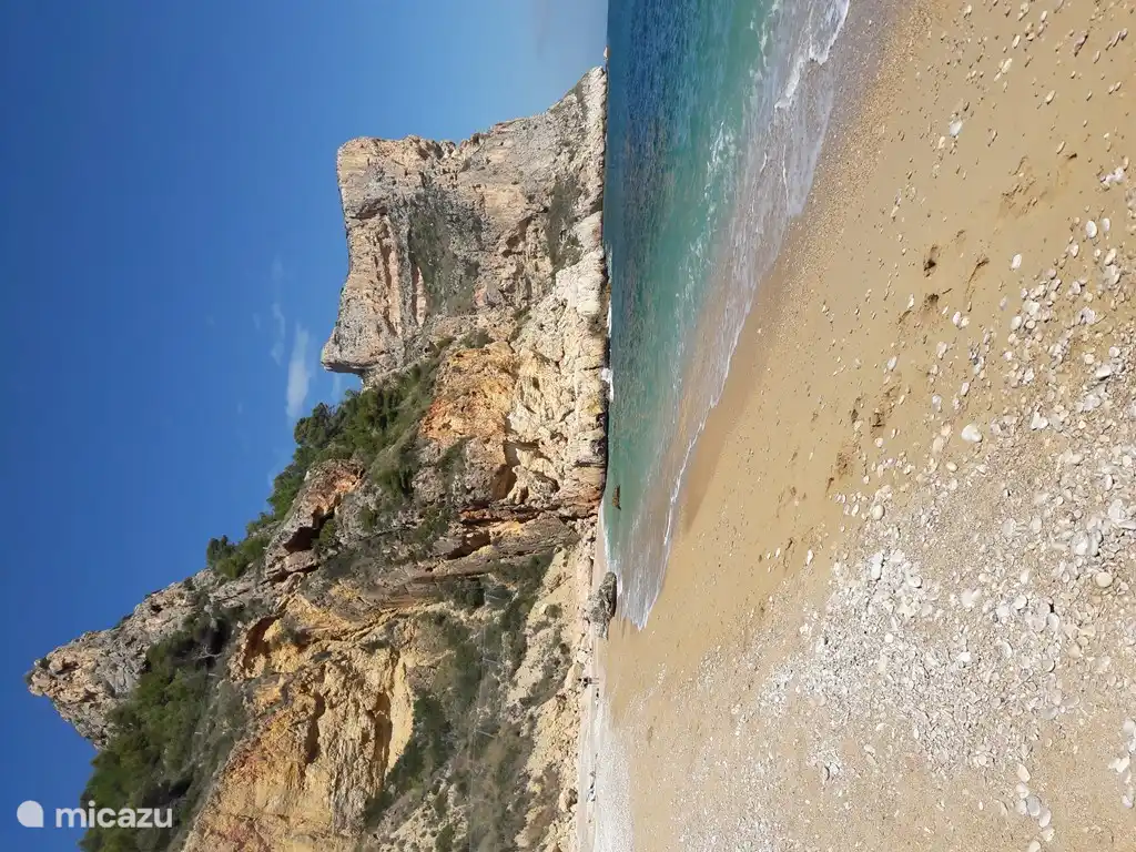 cala moraig accessible by car