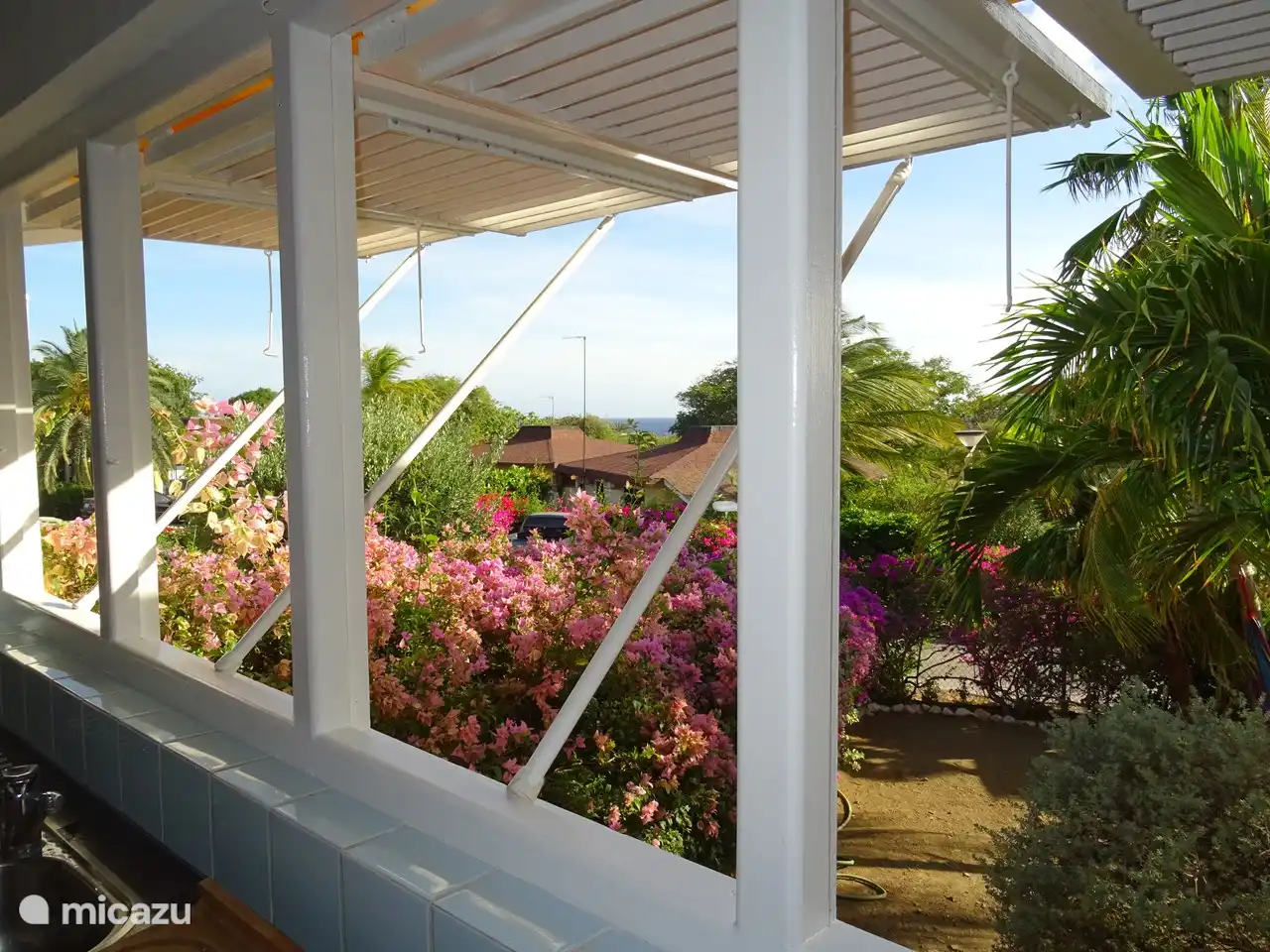 Al is met dit uitzicht, gewoon ouderwets met de hand afwassen, ook geen straf.