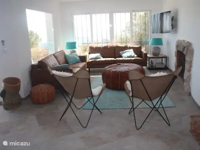 El Xoriguer en España, Costa Blanca, Altea - villa Sala de estar con chimenea y TV