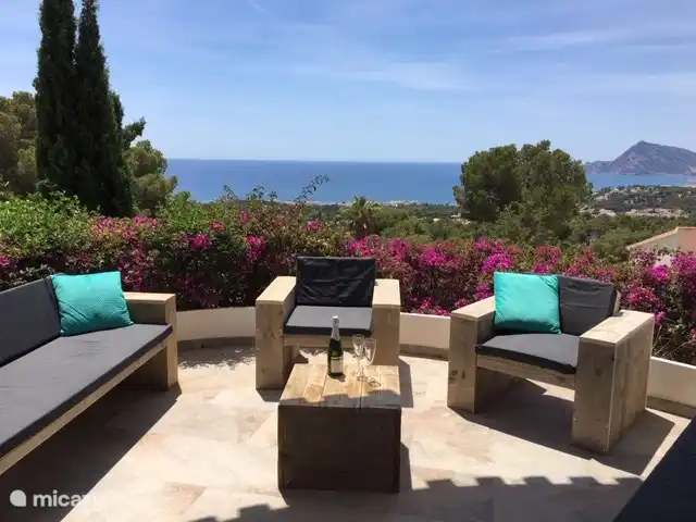 El Xoriguer en España, Costa Blanca, Altea - villa balcón cubierto directamente desde la sala de estar con una hermosa vista sobre Altea, Albir y el mar