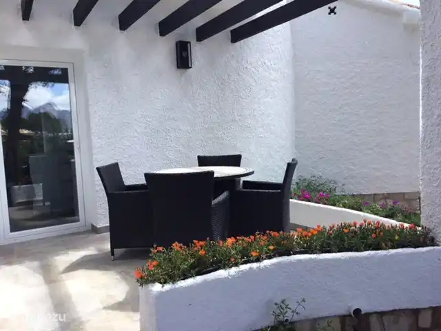 El Xoriguer en España, Costa Blanca, Altea - villa terraza sombreada cerca de la cocina