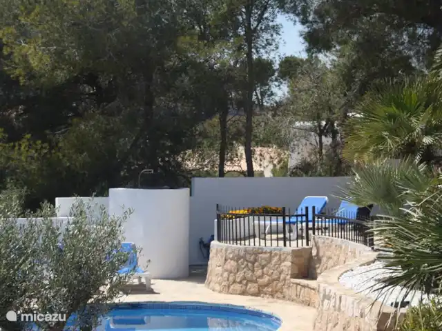 El Xoriguer en España, Costa Blanca, Altea - villa Piscina con terrazas y mucha vegetación