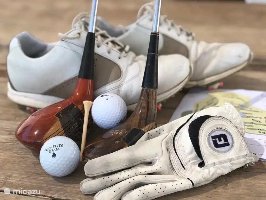 geweldige plek voor golfers. Heel veel prachtige golfbanen in de buurt. Dichtst bijzijnde al op 5 minuten rijden: Altea golf of Don Cayo, een oude prachtige 9 holes baan.