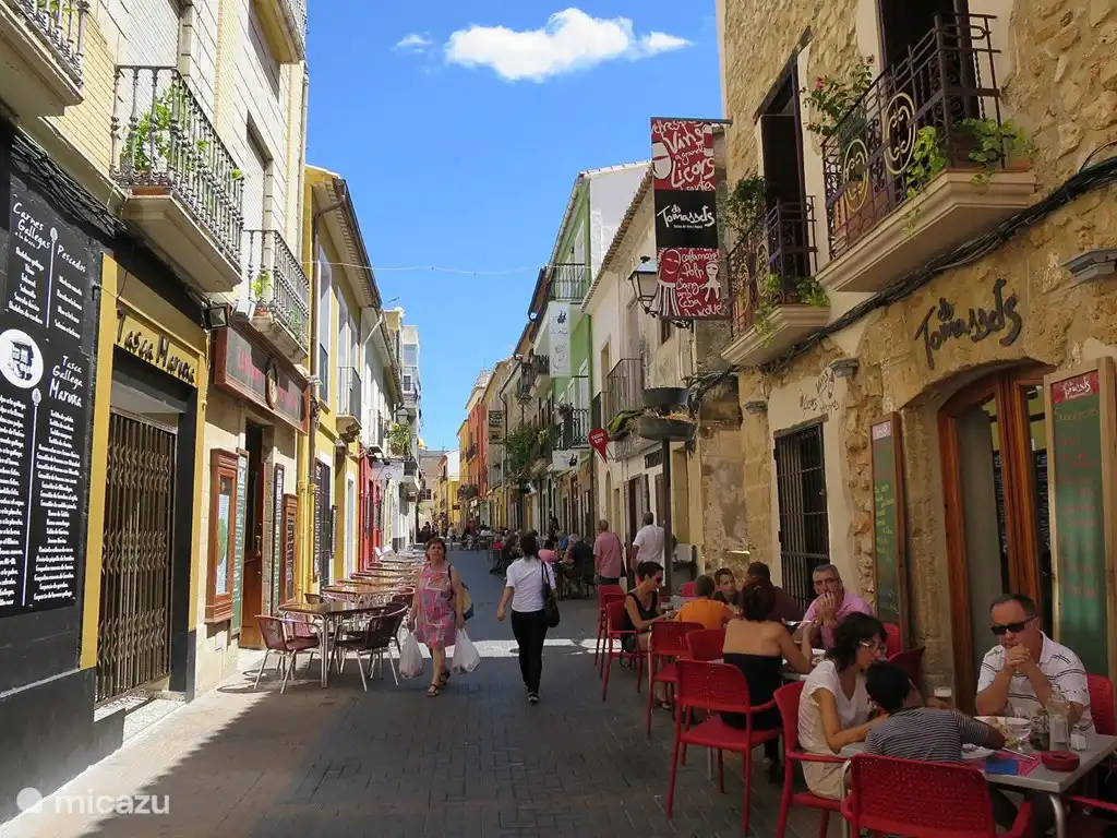 Calle Loreto leuke straat met restaurantjes