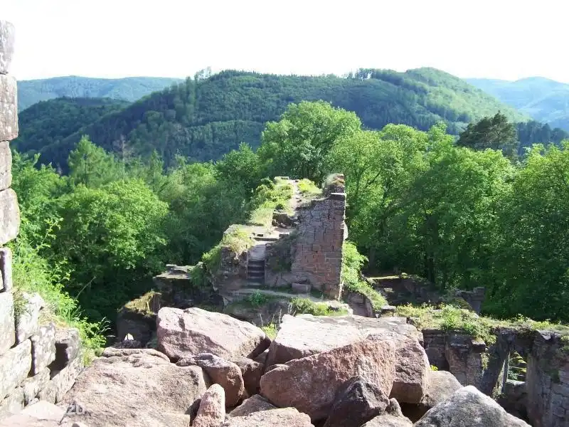 sentiers de randonnée avec de belles vues. Expulsé par le club vosgien.