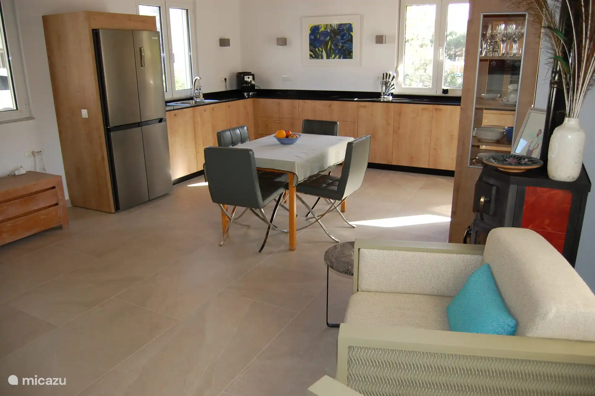 Woon keuken met afwasmachine en wasmachine