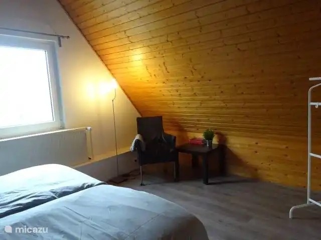 Dormitorio con somier para 2 personas, planta alta