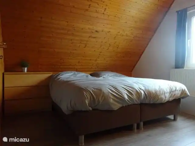 Dormitorio con somier para 2 personas, planta alta