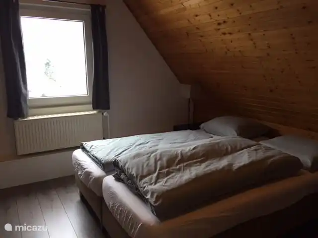 Casa Am Kreuzberg en Alemania, Sauerland, Niedersfeld - Winterberg - casa vacacional Dormitorio con somier para 4 personas, planta alta