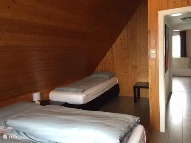 Casa Am Kreuzberg en Alemania, Sauerland, Niedersfeld - Winterberg - casa vacacional Dormitorio con somier para 4 personas, planta alta