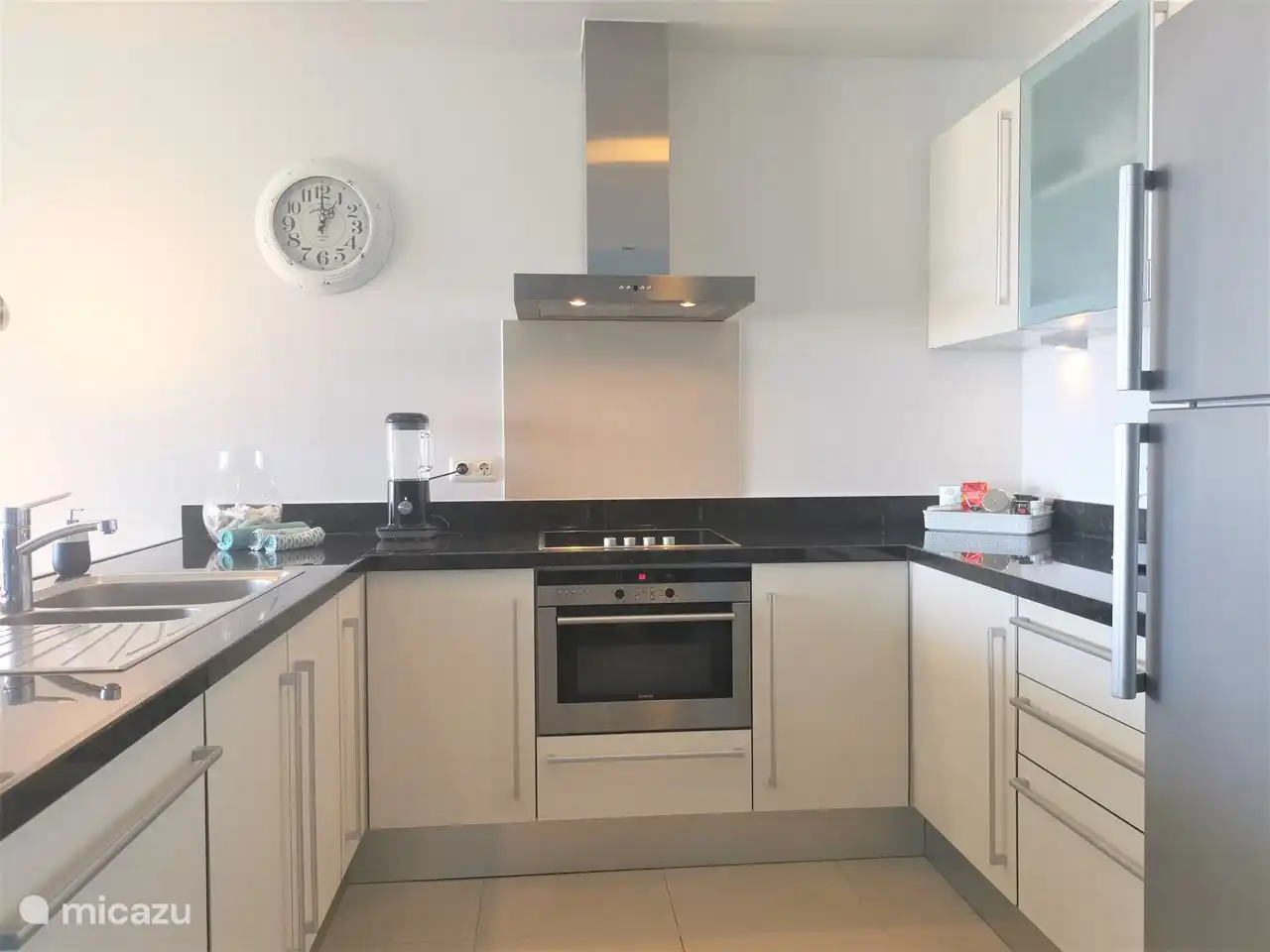 open keuken met inbouw apparatuur