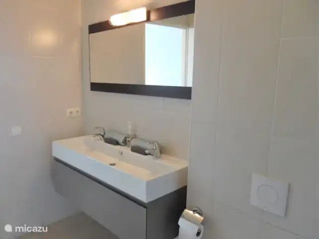 Blue Bay Zeezicht Appartement huren in Curaçao, Curacao-Midden, Blue Bay - appartement Badkamer met regendouche