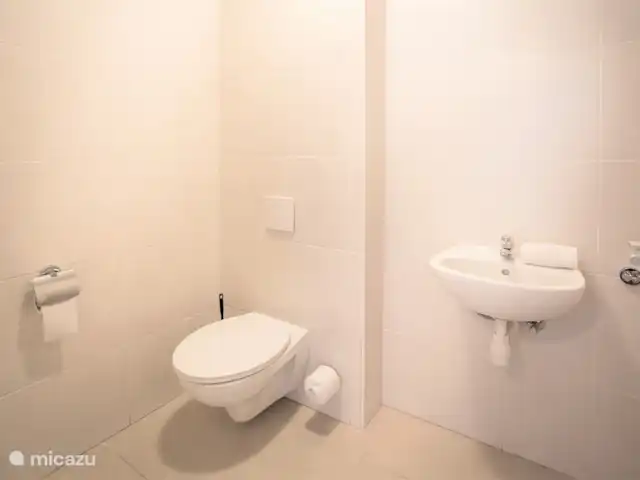 Blue Bay Zeezicht Appartement huren in Curaçao, Curacao-Midden, Blue Bay - appartement het gastentoilet