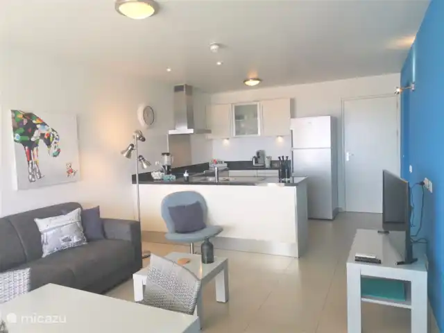 Blue Bay Zeezicht Appartement huren in Curaçao, Curacao-Midden, Blue Bay - appartement woonkamer met open keuken