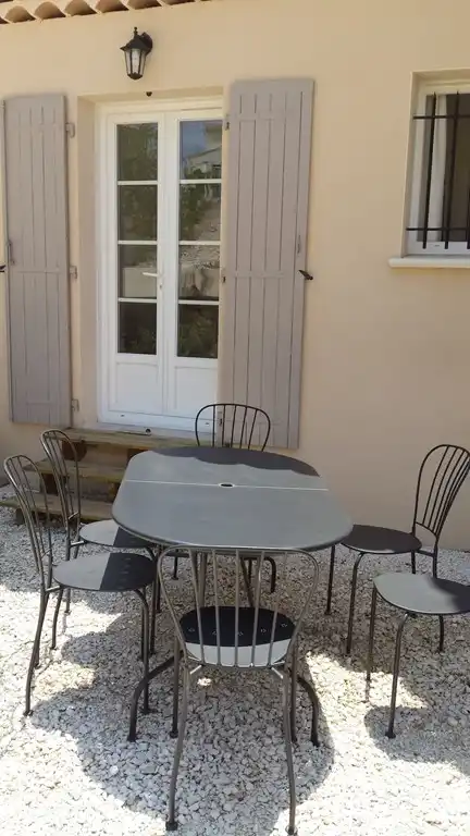 Terrasse à l'arrière de la maison