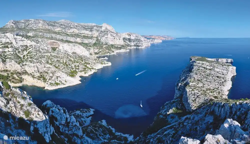 Bien sûr, vous pouvez toujours nager ou naviguer sur la mer Méditerranée