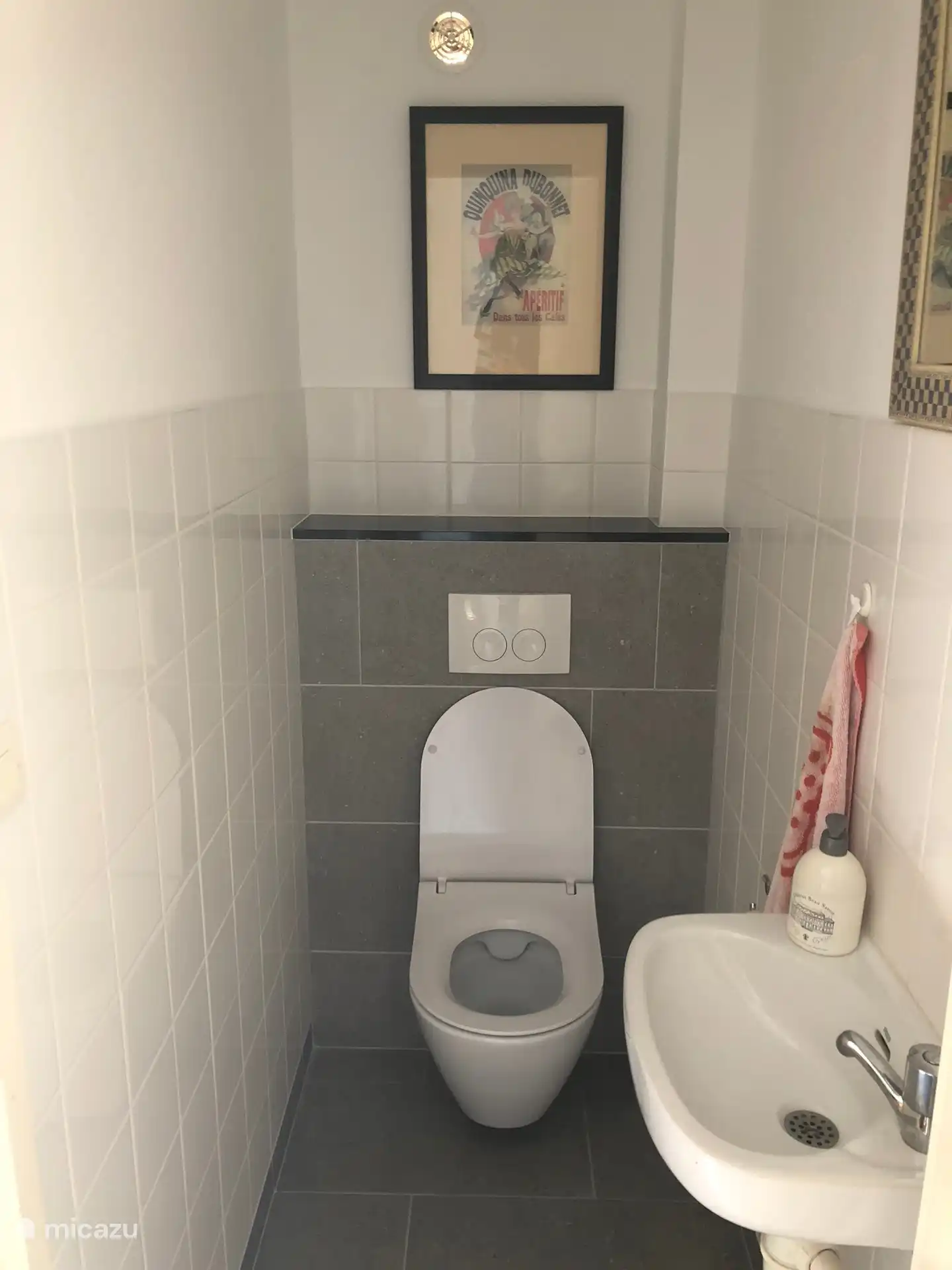 WC séparés au rez-de-chaussée et à l'étage.