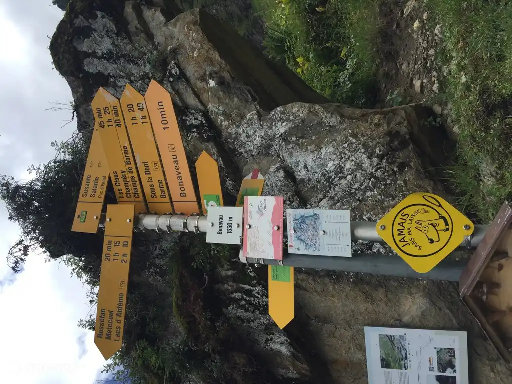 more than 800 km of walking routes