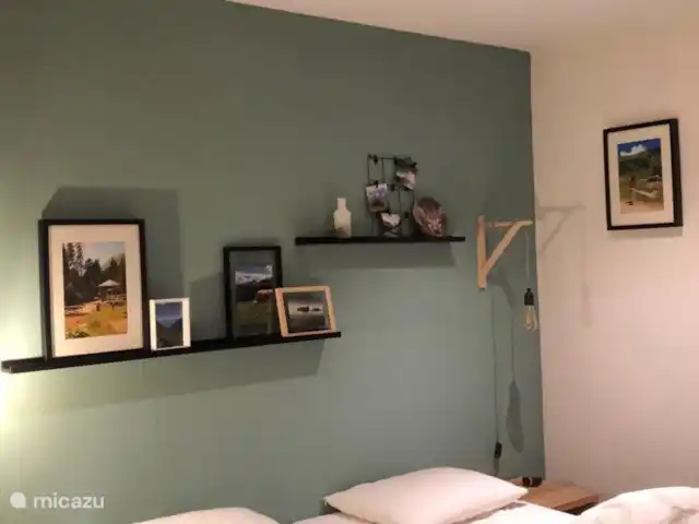 Le Charme - 250 metros de las pistas en Suiza, Valais, Morgins - apartamento El dormitorio del medio con 2 camas individuales una al lado de la otra.