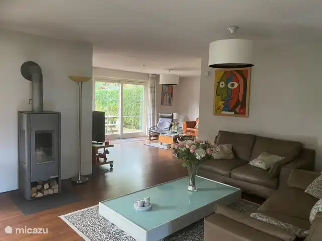 Location de Vacances Pays-Bas, Flevoland, Zeewolde, villa - The Dutch Green View Villa 1er coin salon avec le poêle à bois